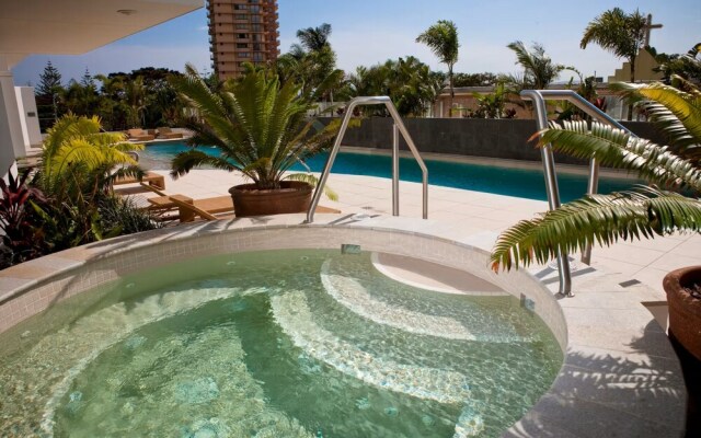 Elston Apartments - Q Stay