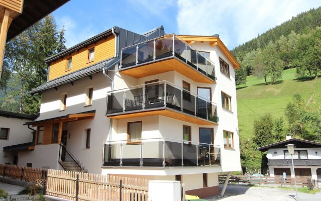 Luxurious Chalet in Zell Am See Near Ski Area