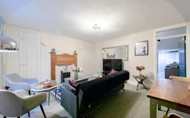 Spacious 1 Bedroom Garden Flat Near King's Road