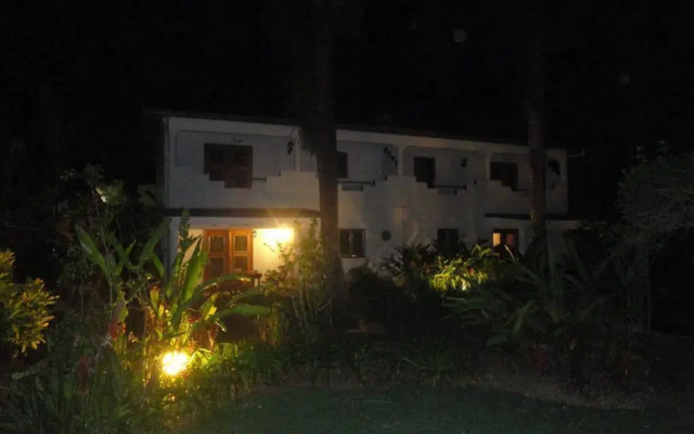 El Flamboyan Apartments