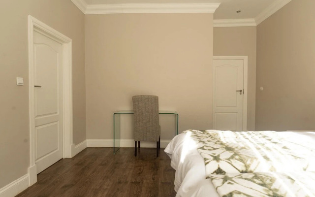 Upmarket 4 bed Chisipite House 2193