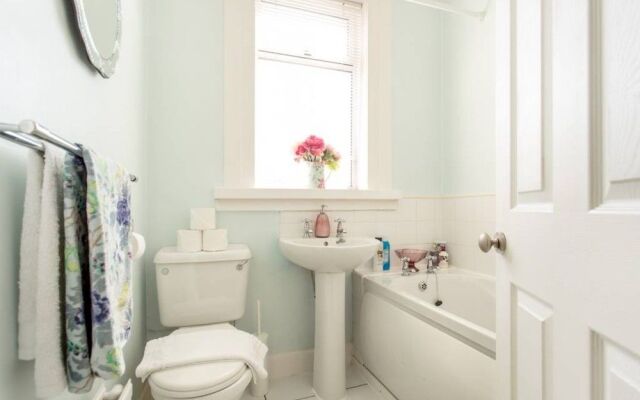 2 Bedroom Flat With Garden