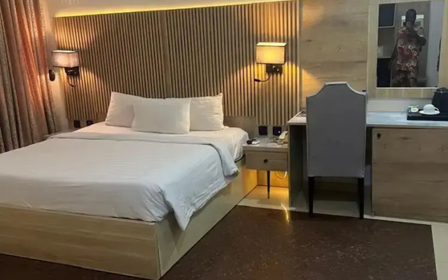 Nippon Grand Hotel and Apartment
