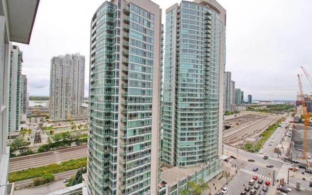 Executive 2 Bedroom Condo Across CN Tower