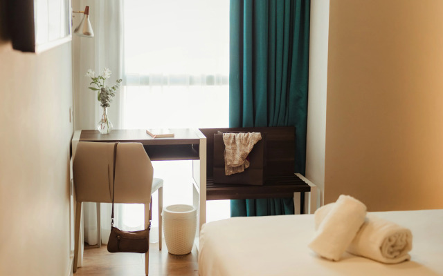 Arya Stadium Hotel