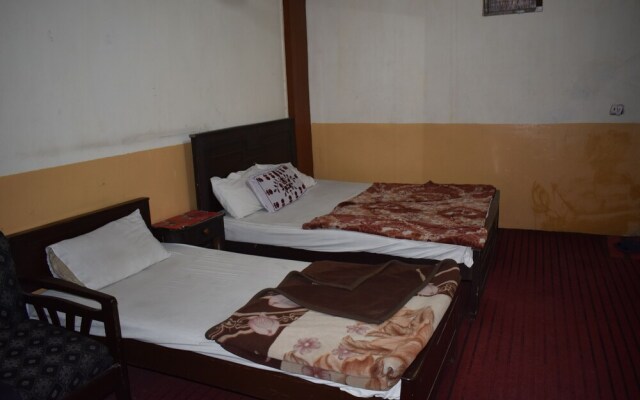 Al Moeez Hotel