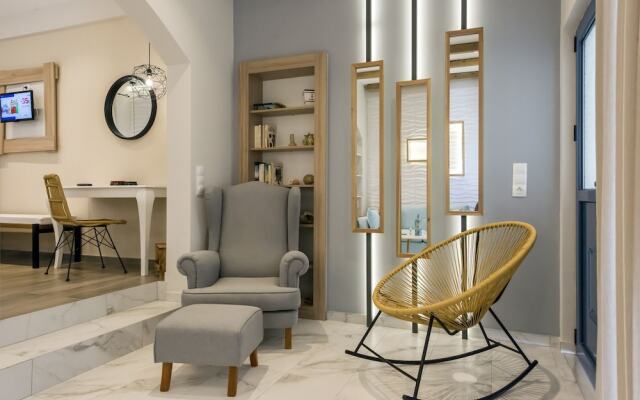Aggelos Hotel - Luxury Suite on the Beach - Breakfast included