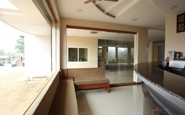 OYO 7878 Hotel Skyark