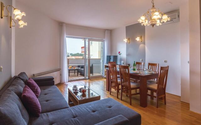 Awesome Home in Makarska With Wifi and 2 Bedrooms