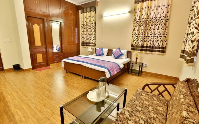 OYO Flagship 402 Hotel Noida Residency