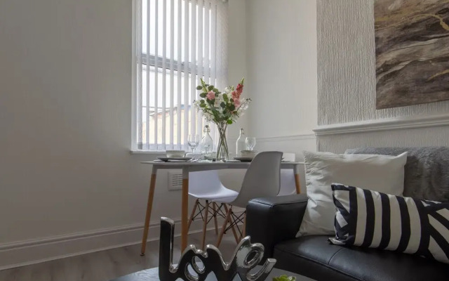 Lux Apartments 4 Bedroom House Sutcliffe