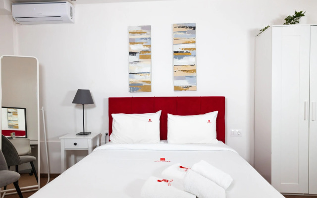 City Plaza Apartments & Rooms