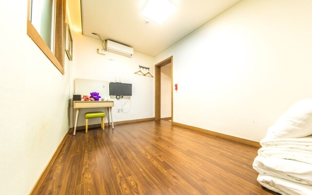 Rgb House Hostel