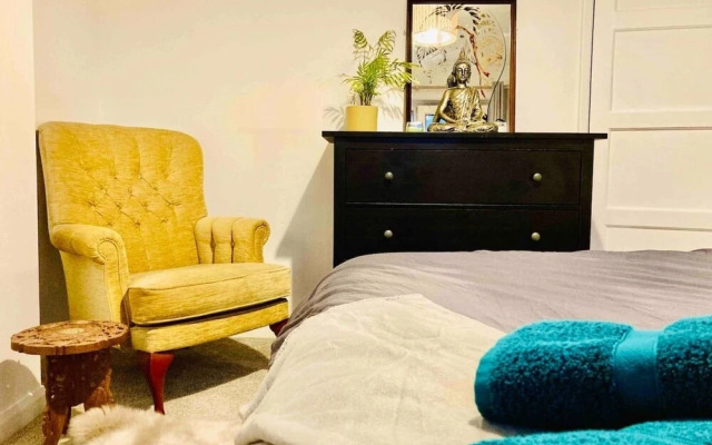 Cosy Classy 2-bed Maisonette, Village nr Newquay