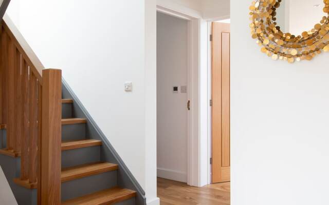 3BR Stylish Home Sea View Walk to East Wittering