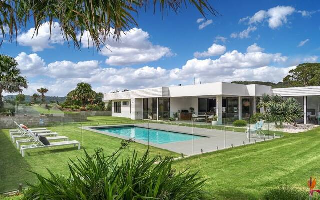 Your Luxury Escape - Scenic Vista