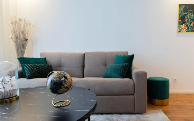 Stunning Apartment w/ Free Parking by LovelyStay