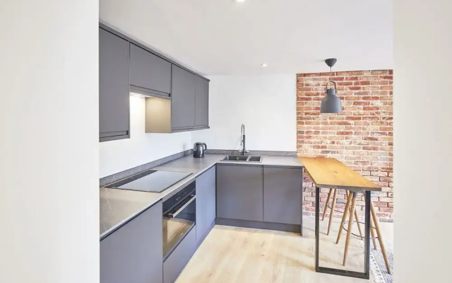 Host Stay Modern Industrial Golden Lion Apartments