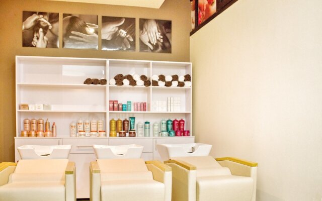 The Streamliner Hotel Apartment