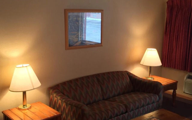 MacThrift Motor Inn