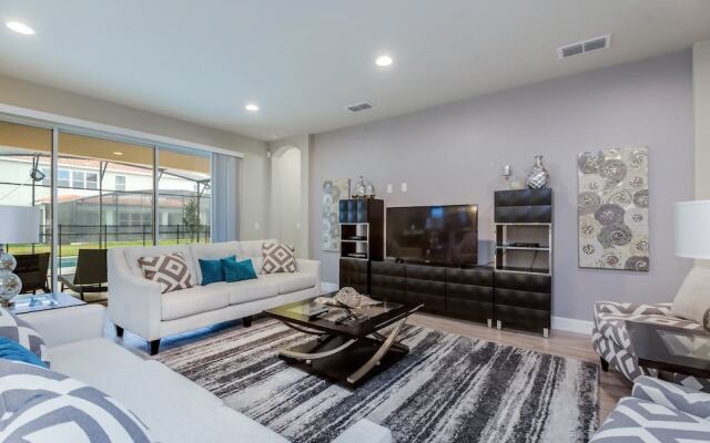 9 Bed Villa with Game Room, Pool & Spa