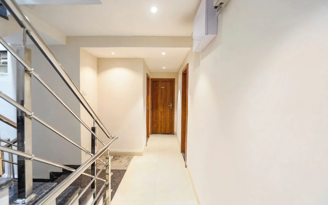 Fabhotel White Pearl