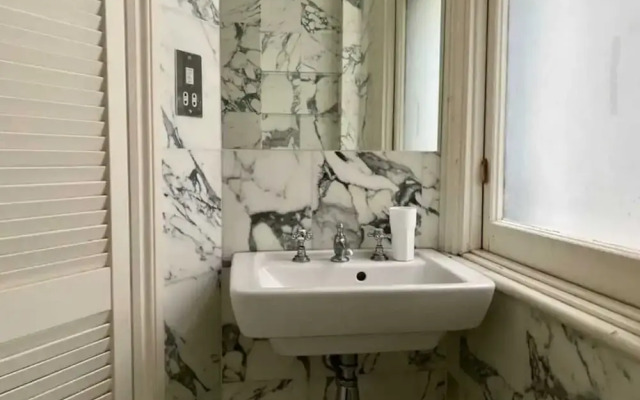 Spacious 2 Bedroom Flat in Central London