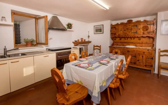 Borgo Santa Lucia Apartment with Private Parking & Garden