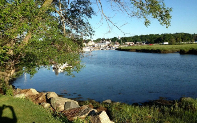 Shea's Riverside Inn & Motel