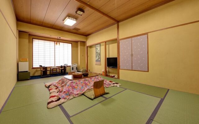 Nakanosawa Onsen Iroriyu no Yado Osakaya