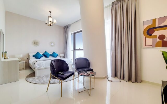 GreenFuture - Incredible Cityscape View From This Sleek Studio