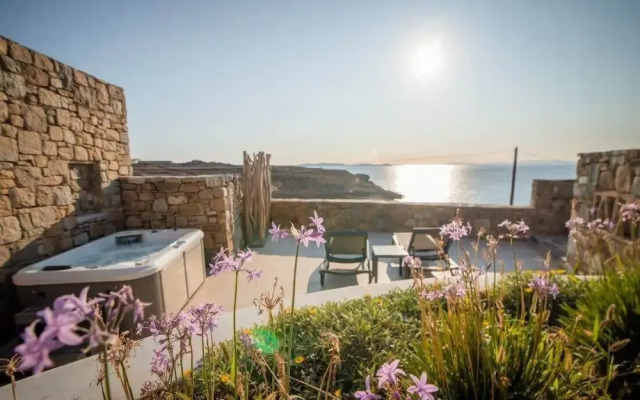 Romantic Mykonian Oasis Suite w Jacuzzi