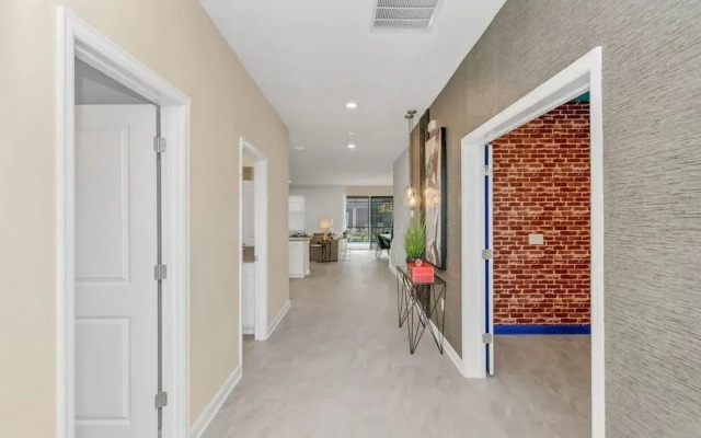 4552target 9 Bedroom Home