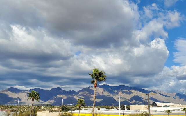 Comfort Suites At Tucson Mall