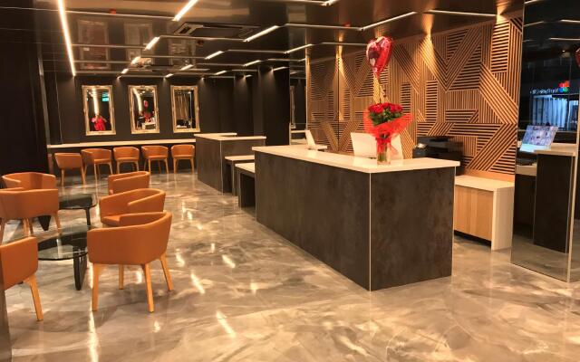 Studio 8 Residences - Adults Only