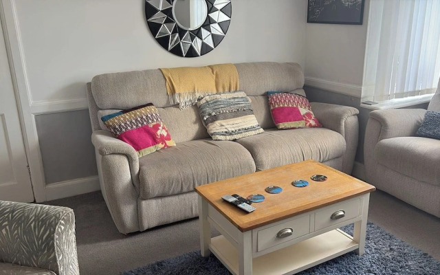 10 Guests - 5 Bedrooms - Free Parking - Petok