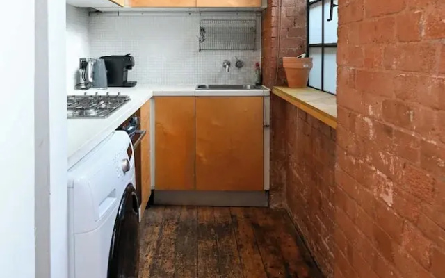 Spacious Studio in a Converted Warehouse Shoreditch
