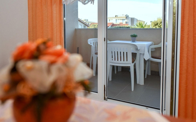 Apartments Mandre Near sea