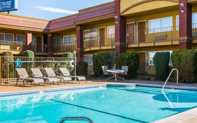 Rodeway Inn & Suites Corona