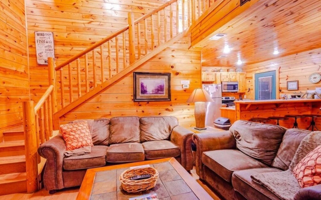 Ridgeview Retreat Seclude Cabin Includes Wifi, Cable, and Charcoal Grill by Redawning