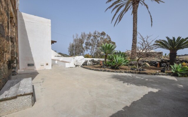 Nice Home in Pantelleria With Wifi and 2 Bedrooms