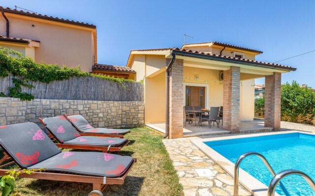 Beautiful Home in Liznjan With Wifi and 2 Bedrooms