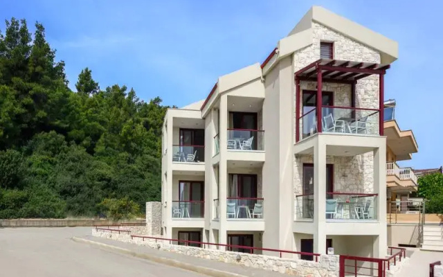 Elpiniki Luxury Rooms