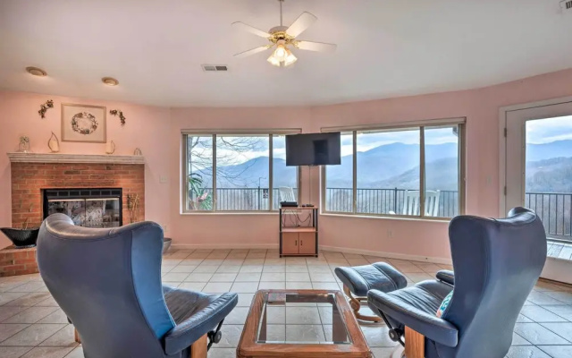 Charming Burnsville Apt w/ Mountain Views & Deck! - фото 5