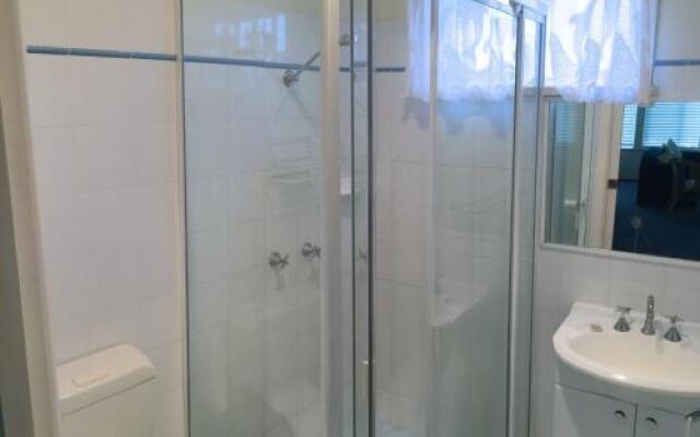 Lorikeet Retreat, 11 Hodgson Street