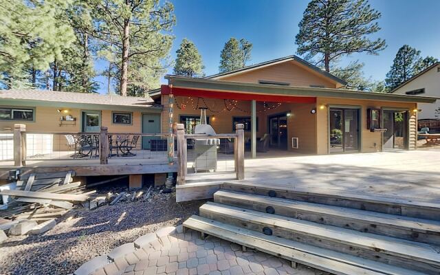 Coconino Estates Home With Hot Tub, Near Snowbowl 5 Bedroom Home