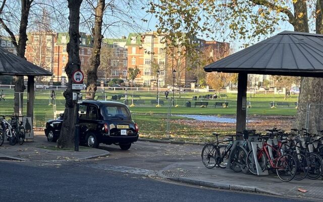 The Grand Bleu - Next to Tube station