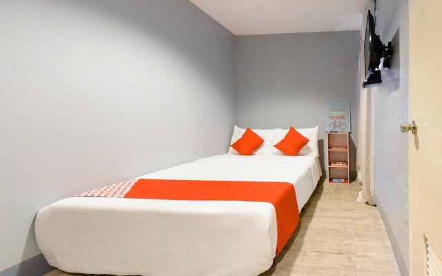 OYO 112 Majesty Suites