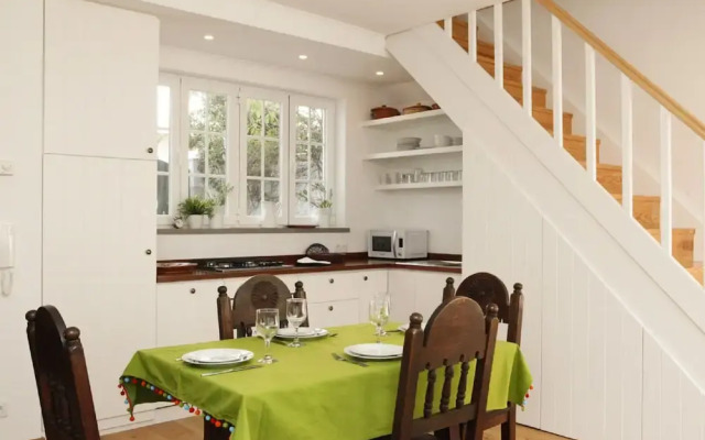 Cushy Apartment with garden in Estoril