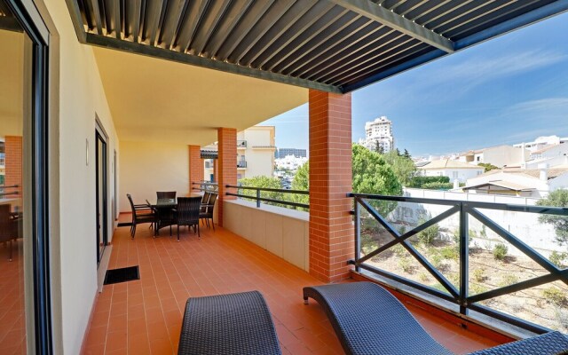 Albufeira Modern 1 With Pool by Homing